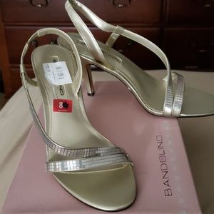 Sexy,Bandolino Light Gold Shoe W Gems on Top  Sz 8